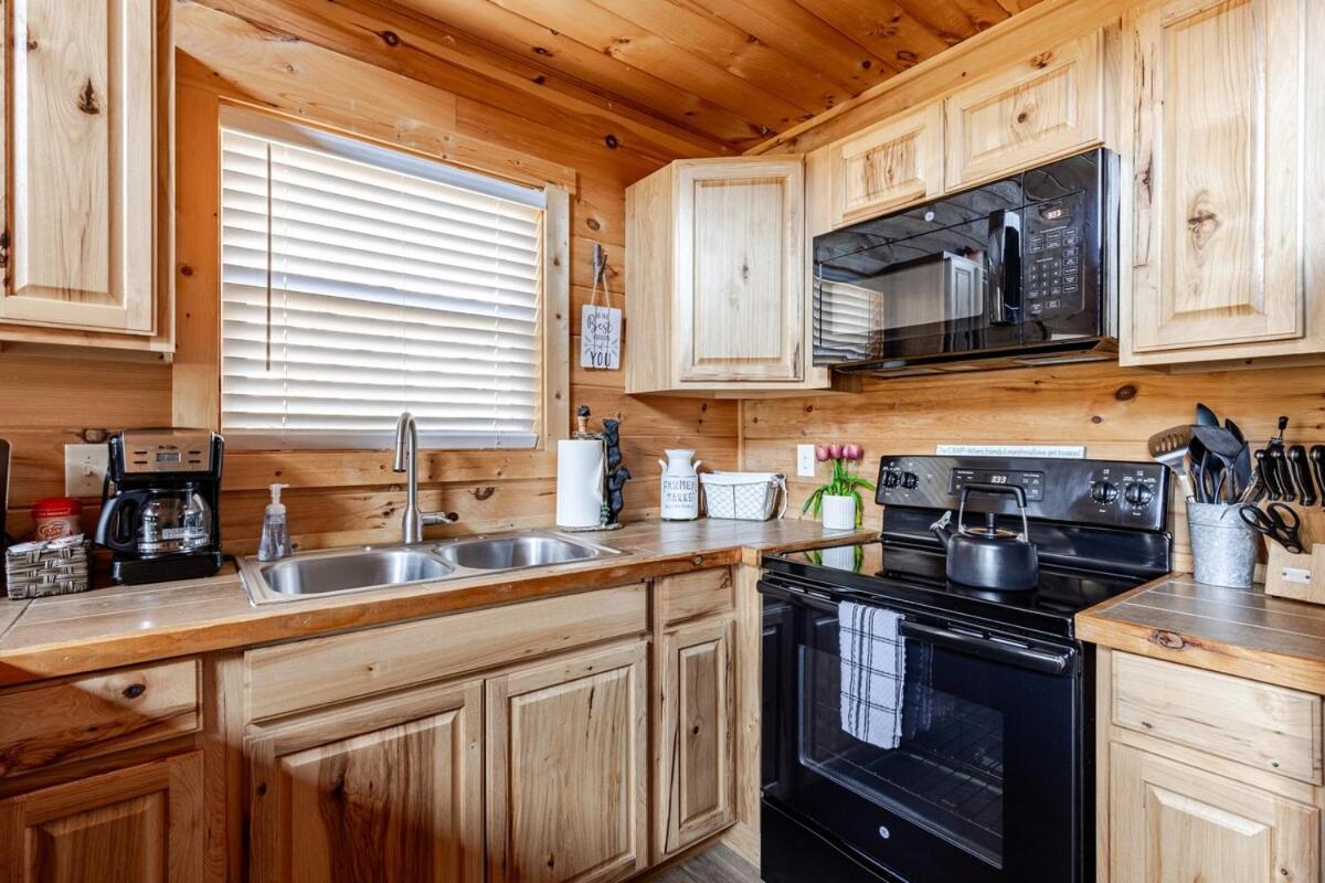 Twin Oaks Cabin Брайсон-Сити Экстерьер фото