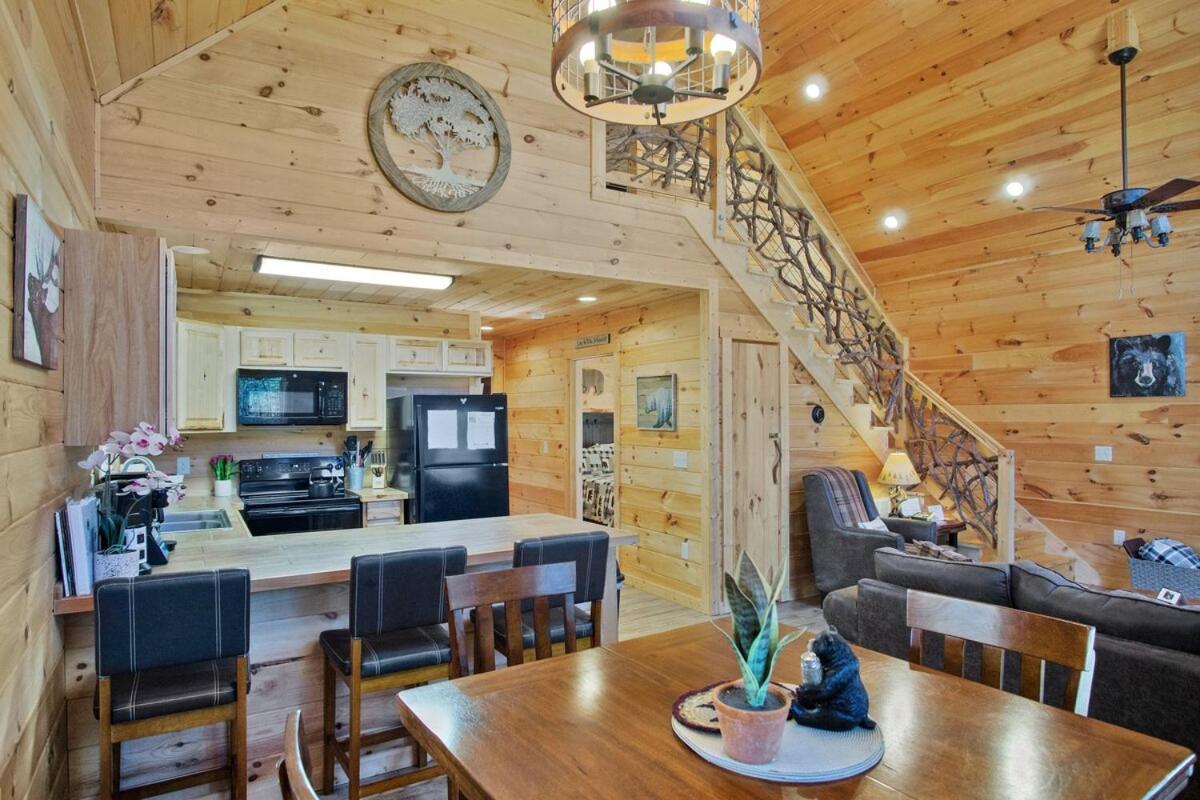 Twin Oaks Cabin Брайсон-Сити Экстерьер фото