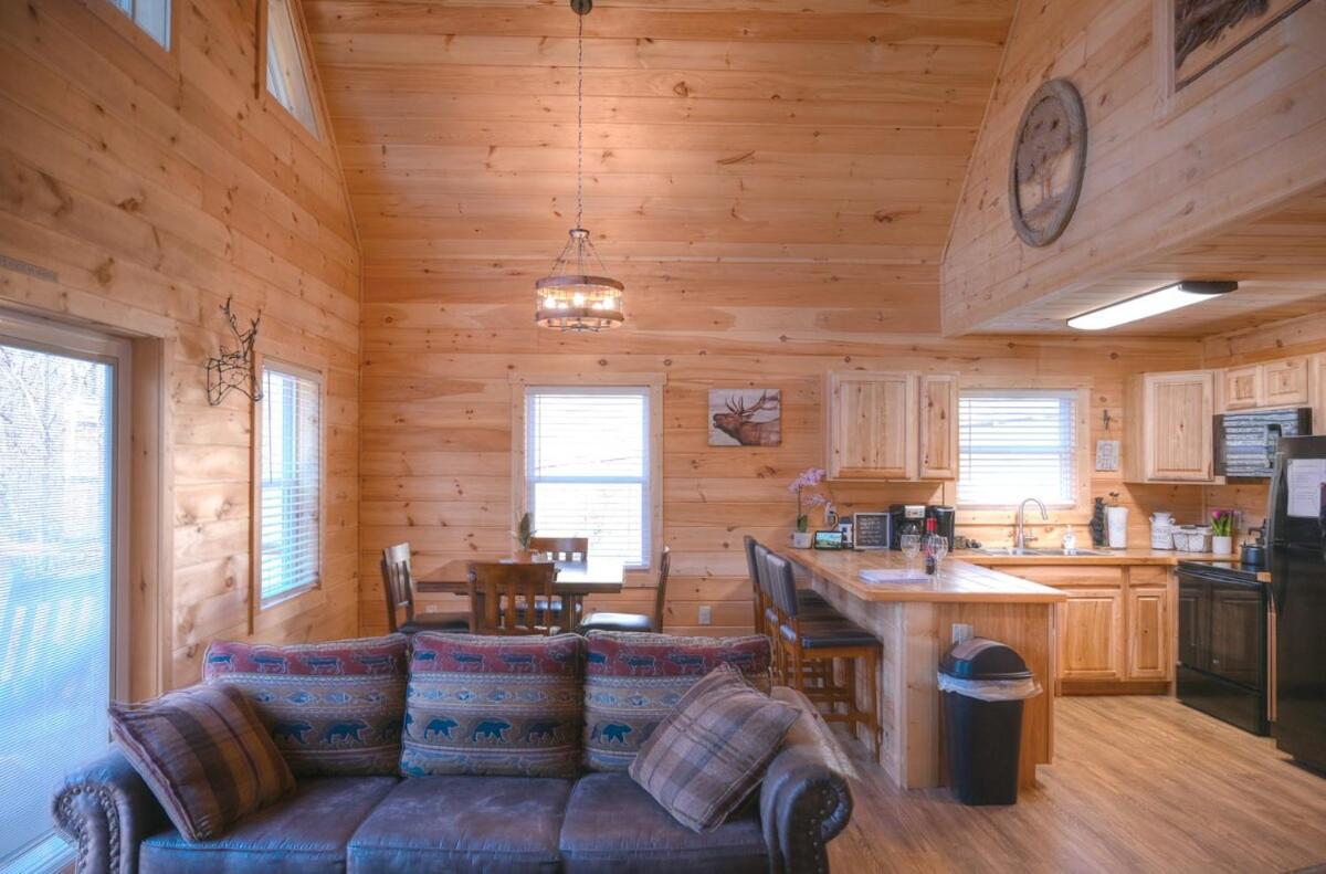 Twin Oaks Cabin Брайсон-Сити Экстерьер фото