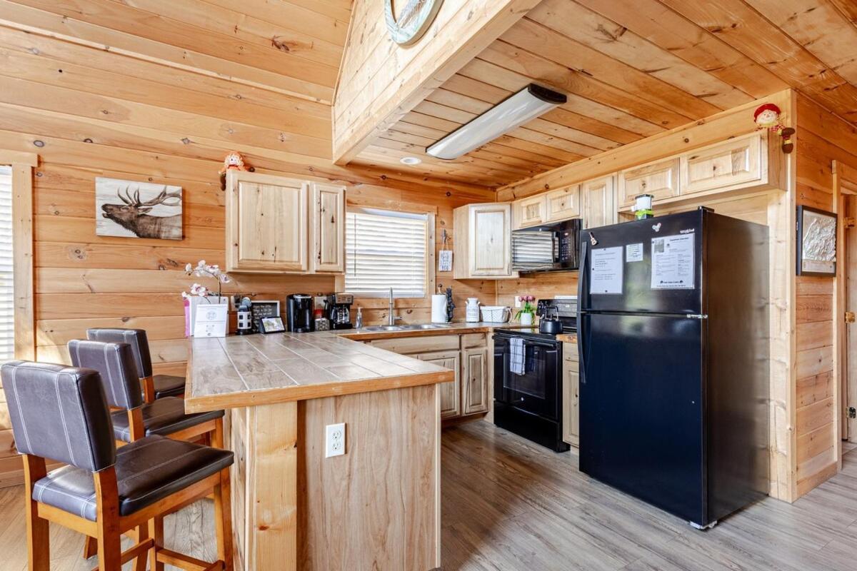 Twin Oaks Cabin Брайсон-Сити Экстерьер фото